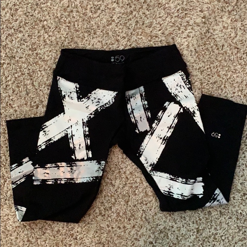 Split59 Rare Splatter X Capris Size Small
